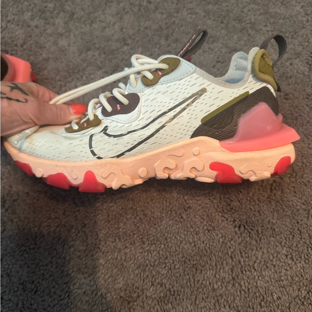Nike Women’s Sneakers - Picture 7 of 11